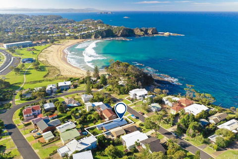 Relax And Reconnect At MaluaBay - Sunshine Coast Tourism 0