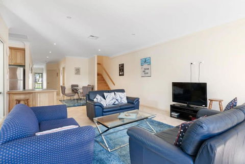 Relax On Charles St - 4A Charles Street Port Elliot - BYO Linen - Sunshine Coast Tourism 1