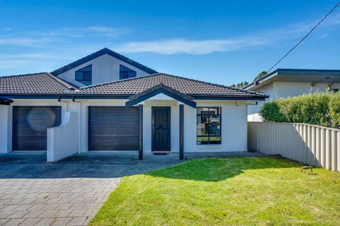 Relax On Charles St - 4A Charles Street Port Elliot - BYO Linen - Sunshine Coast Tourism 0