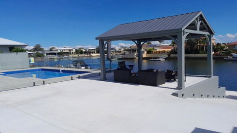 Relax Poolside By The Canal - Holiday Sunshine Coast 1
