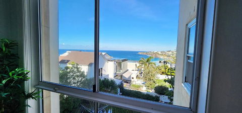 Relaxed Coastal Living With Fantastic Sea Views - Holiday Sunshine Coast 1