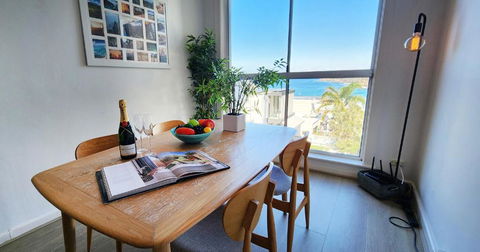Relaxed Coastal Living With Fantastic Sea Views - Holiday Sunshine Coast 0