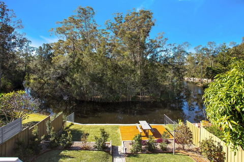 Renovated Coastal Getaway With Water Views - Holiday Sunshine Coast 0