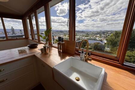 Renovated Cottage Near Cataract Gorge Launceston - Sunshine Coast Tourism 2