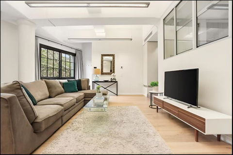 Renovated Warehouse Conversion In Heart Of Sydney - Sunshine Coast Tourism 1