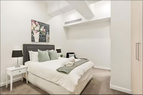 Renovated Warehouse Conversion In Heart Of Sydney - Sunshine Coast Tourism 3