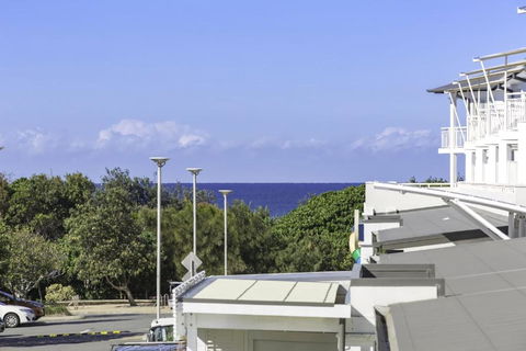 RESORT ON THE BEACH 1219/20 - Sunshine Coast Tourism 3