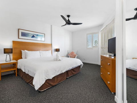 RESORT ON THE BEACH 2214/2215 - Sunshine Coast Tourism 1