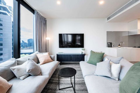 Resort Style Living 2 Bed Apt With Pool BBQ - Holiday Sunshine Coast 0