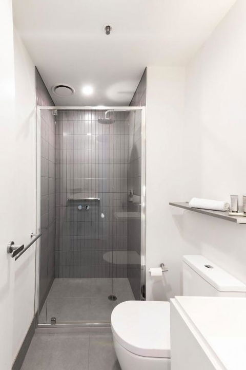 Resort Style Living 2 Bed Apt With Pool BBQ - Holiday Sunshine Coast 2