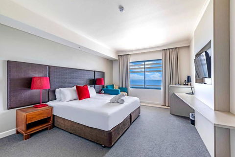 Resort Style Living In An Oceanview King Suite - Holiday Sunshine Coast 0