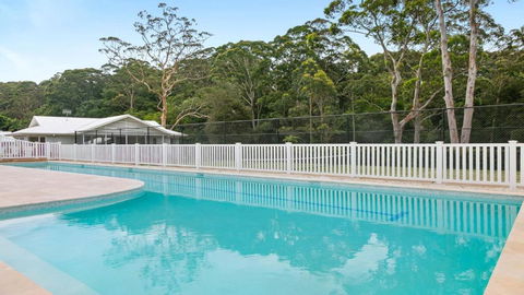 Resort Style Living With Pool, Tennis Court And Beach - Sunshine Coast Tourism 1