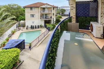 Resort Style Unit Across From The Water with Sunshine Coast Tourism