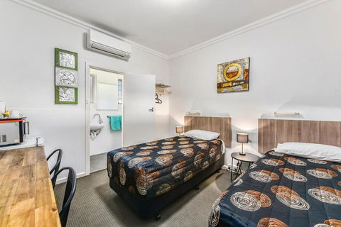 Rest Motels - Sunshine Coast Tourism 3