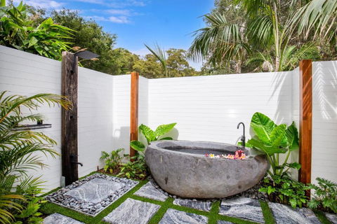 Rest Pet Friendly With Outdoor Bath 3 Mins Walk To Beach - Holiday Sunshine Coast 0