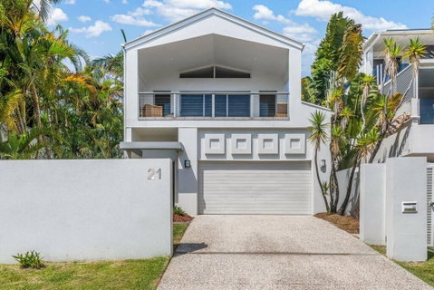 Retreat In The Heart Of Alex - 3BR Sleeps 11, Pool - Sunshine Coast Tourism 0