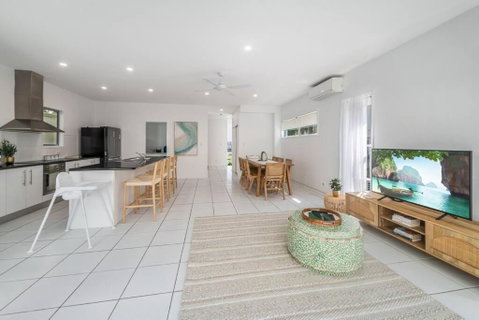 Retreat In The Heart Of Alex - 3BR Sleeps 11, Pool - Sunshine Coast Tourism 1