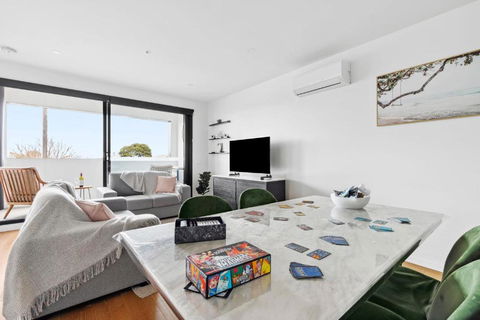 Retreat On Bellerine I 2BR Apartment I Geelong CBD - Sunshine Coast Tourism 3