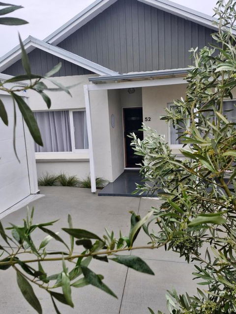 Retreat - Sunshine Coast Tourism 0