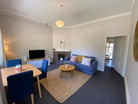 Retro Apt 6 Mins To Victoria Quay - Sunshine Coast Tourism 0