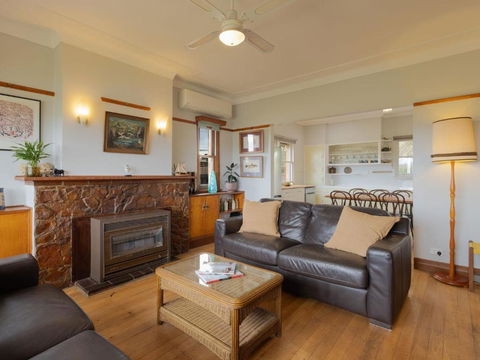 Retro Retreat - Sunshine Coast Tourism 0