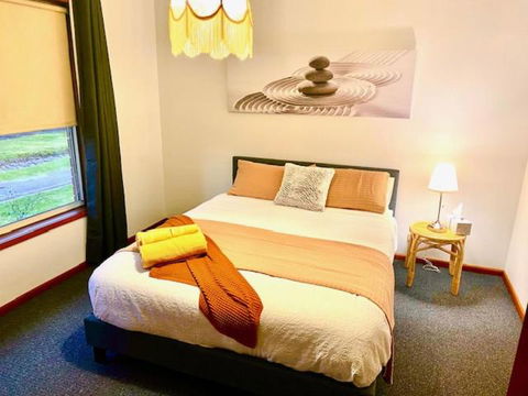 Retro Riverside Redan, Ballarat - Sunshine Coast Tourism 1