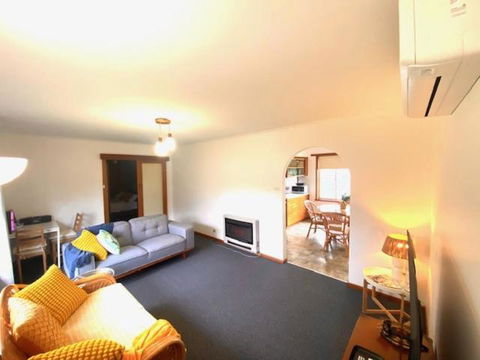 Retro Riverside Redan, Ballarat - Sunshine Coast Tourism 2