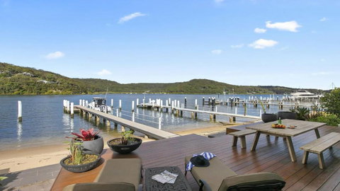 Riptides Booker Bay -Waterfront Apartment, Walk To Shops & Cafes - Sunshine Coast Tourism 1