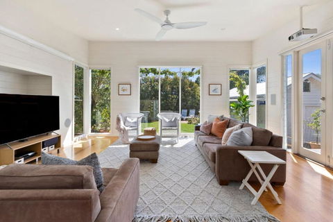 RIPVIEW In Old Lonnie - Holiday Sunshine Coast 2