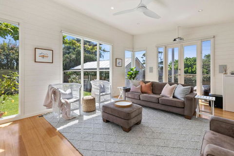 RIPVIEW In Old Lonnie - Holiday Sunshine Coast 3