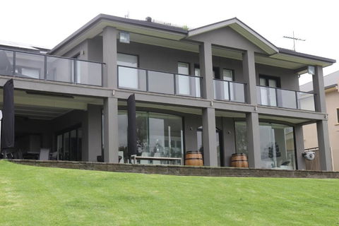 River Devine - Sunshine Coast Tourism 0