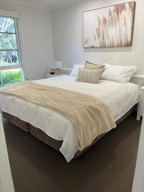 River Frontage Unit Moama - Sunshine Coast Tourism 1