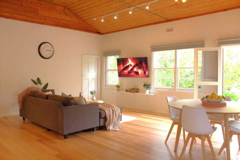 River Lea Cottage - Sunshine Coast Tourism 1