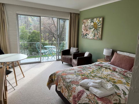 Riverbank Park MOTEL - Sunshine Coast Tourism 1