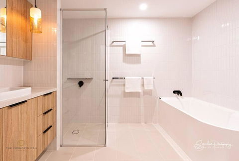 RIVERFRONT BREEZE @ The Cosmopolitan Unit10307 - Holiday Sunshine Coast 1