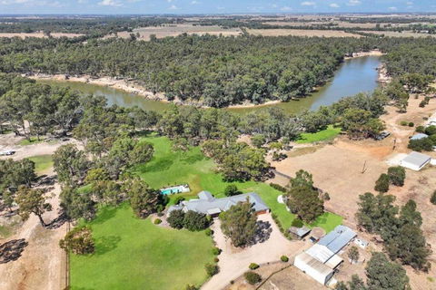 Riverlyne - Riverfront Holiday Home - Sunshine Coast Tourism 0