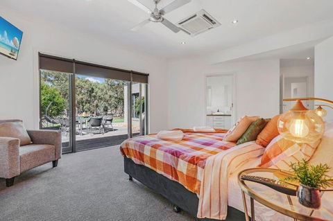 Riverlyne - Riverfront Holiday Home - Sunshine Coast Tourism 3