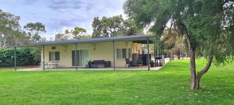 Riversands Rest Accommodation Paringa - River Box Cottage - Holiday Sunshine Coast 0