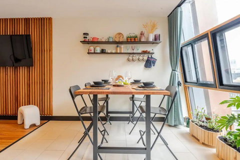 Riverside Apartment Melbourne CBD - Holiday Sunshine Coast 2