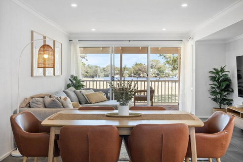 Riverside Bliss - Luxe Retreat In South Yunderup - Pet Friendly - Holiday Sunshine Coast 0