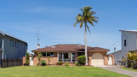 Riverside Retreat, Coolangatta, Near Seven Mile Beach - Sunshine Coast Tourism 3