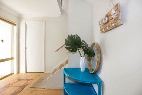 Riverside Views Hawks Nest - Sunshine Coast Tourism 1