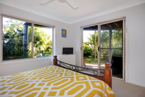 Riverside Views Hawks Nest - Sunshine Coast Tourism 2