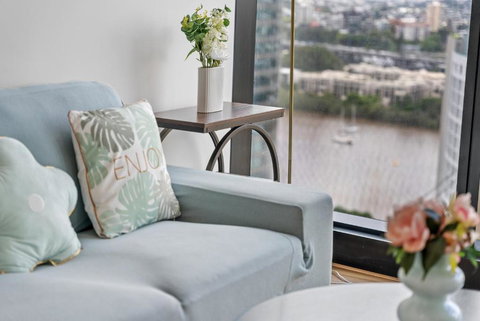 RiverViews 1BR 1BA Skytower Apt With Pool, Gym, Sauna - Holiday Sunshine Coast 2