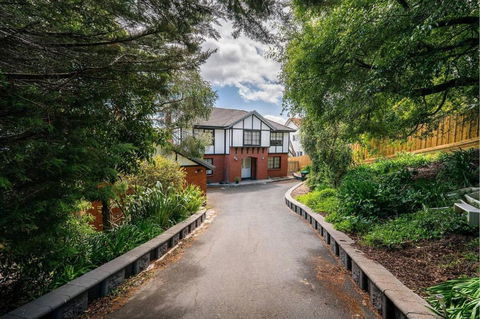 Riveting House With Incredible Water-view At SandyBay - Holiday Sunshine Coast 0