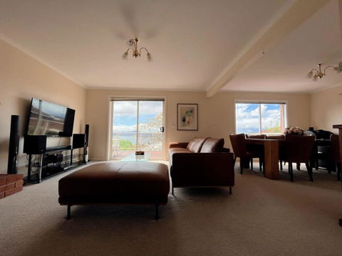 Riveting House With Incredible Water-view At SandyBay - Holiday Sunshine Coast 3