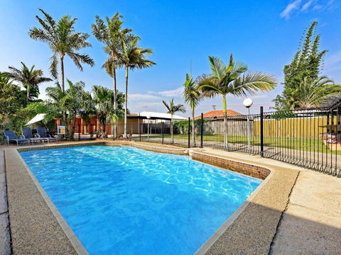 Riviera Motel Bundaberg - Sunshine Coast Tourism 0