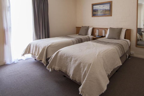 Redhill Cooma Motor Inn - Holiday Sunshine Coast 1
