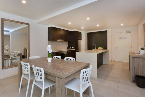 Resort-style Swim Out - A True Tropical Oasis - Holiday Sunshine Coast 3