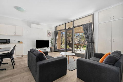 Riversands Rest Accommodation Paringa - Tea Tree Cottage - Holiday Sunshine Coast 2